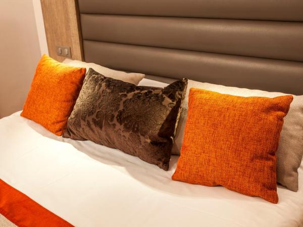 Logis - Le Christina : photo 9 de la chambre chambre double confort - 3