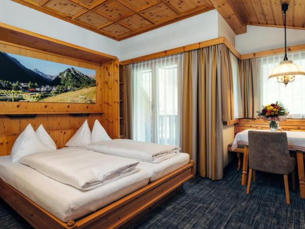 Wellnesshotel Engadin : photo 3 de la chambre chambre double standard avec balcon 