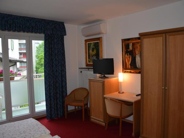 Hotel Dischma : photo 1 de la chambre chambre double standard avec balcon 