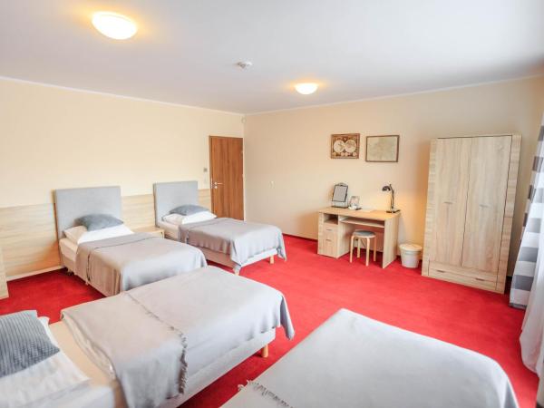 Botanik Hostel : photo 6 de la chambre chambre quadruple avec salle de bains commune