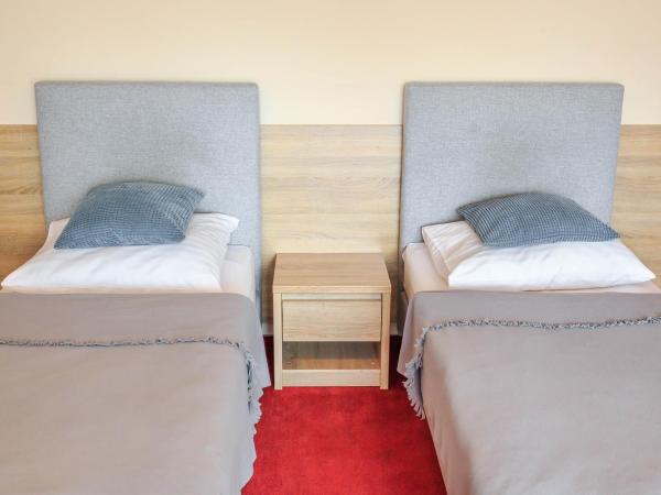 Botanik Hostel : photo 2 de la chambre chambre quadruple avec salle de bains commune