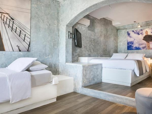 Ilio Maris : photo 3 de la chambre chambre triple - vue sur la piscine