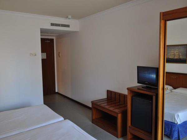 Hostal Vila del Mar : photo 6 de la chambre chambre double ou lits jumeaux