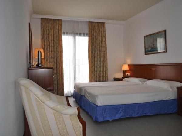 Hostal Vila del Mar : photo 4 de la chambre chambre double ou lits jumeaux