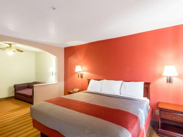 Motel 6-Oklahoma City, OK : photo 6 de la chambre chambre lit king-size - non-fumeurs