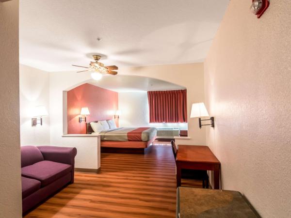 Motel 6-Oklahoma City, OK : photo 7 de la chambre chambre lit king-size - non-fumeurs