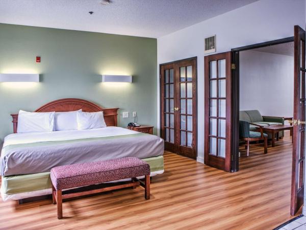 Motel 6-Dallas, TX - Northwest : photo 5 de la chambre suite lit king-size deluxe - non-fumeurs