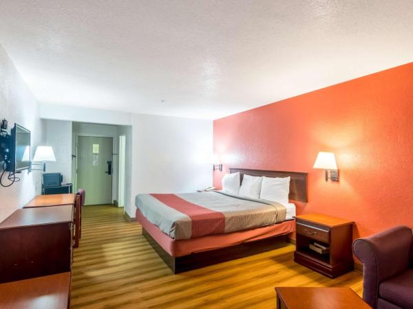 Motel 6-Oklahoma City, OK : photo 8 de la chambre chambre lit king-size - non-fumeurs
