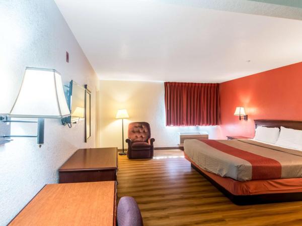 Motel 6-Oklahoma City, OK : photo 8 de la chambre chambre lit king-size - fumeurs