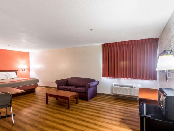 Motel 6-Oklahoma City, OK : photo 10 de la chambre chambre lit king-size - non-fumeurs