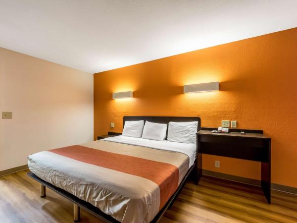Motel 6-San Antonio, TX - South WW White Rd : photo 5 de la chambre chambre lit king-size - non-fumeurs