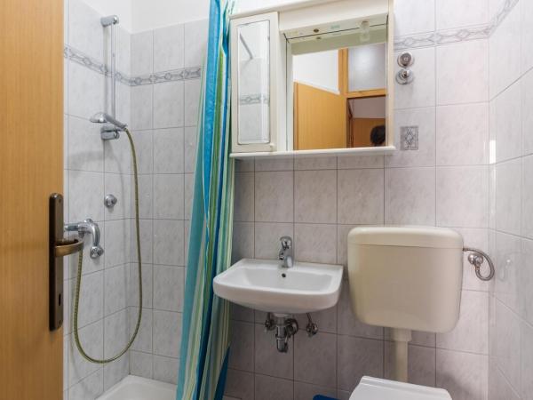 Apartments Villa Adria : photo 6 de la chambre appartement avec balcon