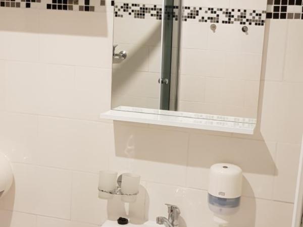 Pension & Restaurace Na Rychtě : photo 5 de la chambre chambre double deluxe avec douche