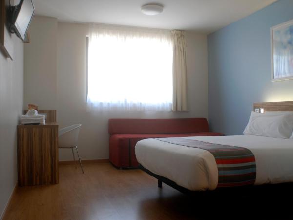 Travelodge Barcelona Poblenou : photo 2 de la chambre chambre familiale