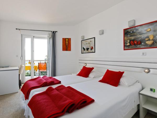 Ark Beach Apartments : photo 1 de la chambre appartement - vue sur mer
