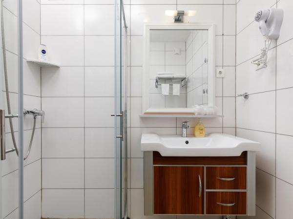 Ark Beach Apartments : photo 9 de la chambre studio - vue sur mer