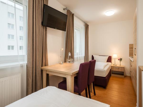 Hotel City Green Berlin : photo 6 de la chambre chambre triple basique