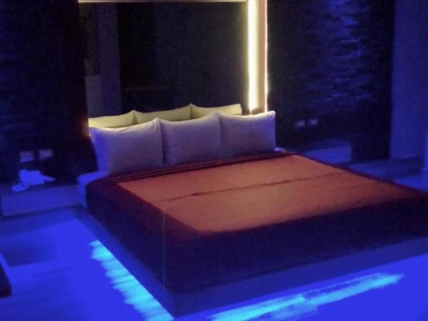 Hotel Plaza Arteaga : photo 5 de la chambre suite deluxe avec lit king-size