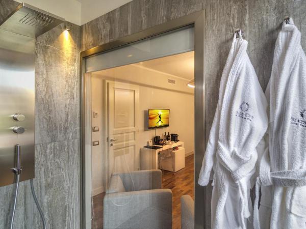 Palazzo Cini Luxury Rooms in Pisa : photo 3 de la chambre chambre double avec balcon