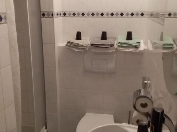 Hotel Baan : photo 7 de la chambre chambre familiale avec salle de bains privative