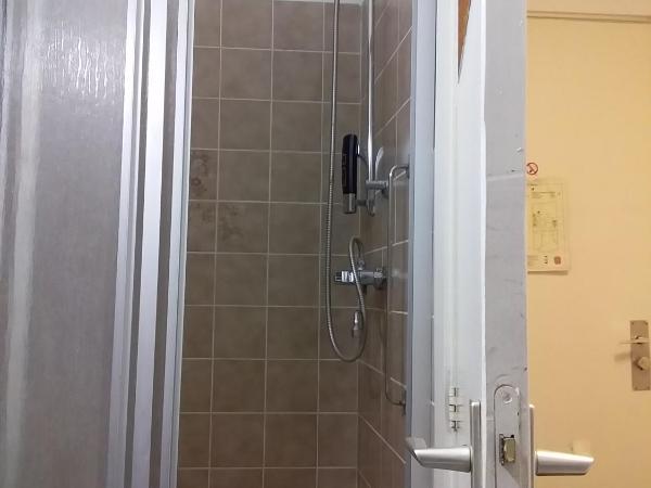 Hotel Baan : photo 9 de la chambre chambre simple avec salle de bains privative