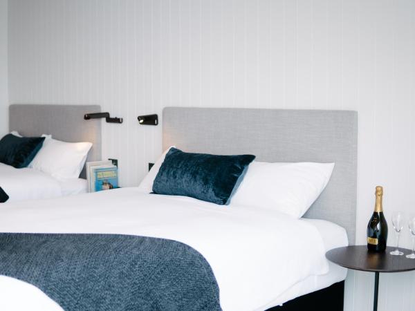 Kamana Lakehouse : photo 4 de la chambre chambre lits jumeaux avec 2 lits queen-size - kamana - vue sur cour