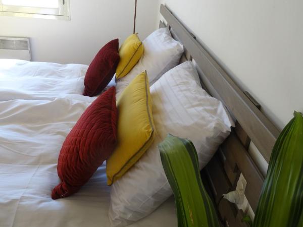 Auberge BonBeauJoli : photo 2 de la chambre chambre double ou lits jumeaux avec salle de bains