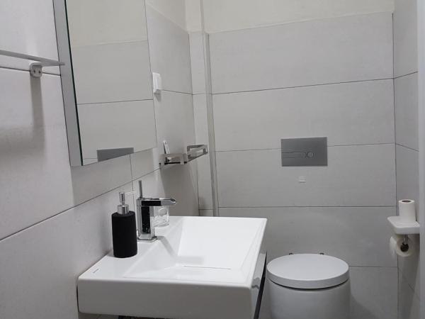 Faro Town House : photo 2 de la chambre chambre double avec patio