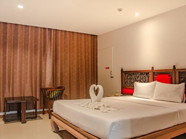 At Ruam Chok Hotel : photo 1 de la chambre chambre familiale standard