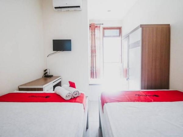 RedDoorz Plus near Semanggi : photo 3 de la chambre chambre lits jumeaux