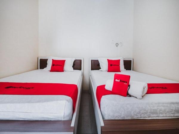 RedDoorz Plus near Semanggi : photo 2 de la chambre chambre lits jumeaux