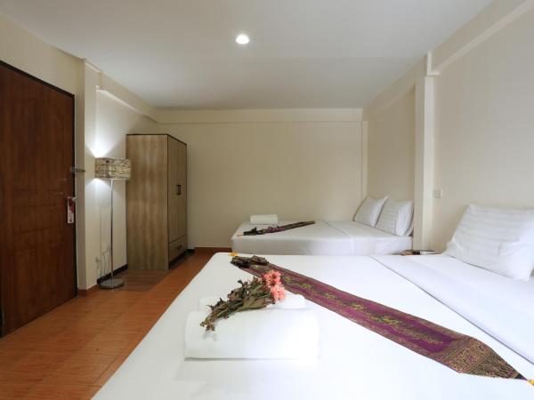 The Siam Guest House - SHA Extra Plus : photo 3 de la chambre chambre triple