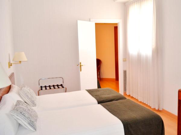 Hotel Ultonia : photo 2 de la chambre chambre quadruple