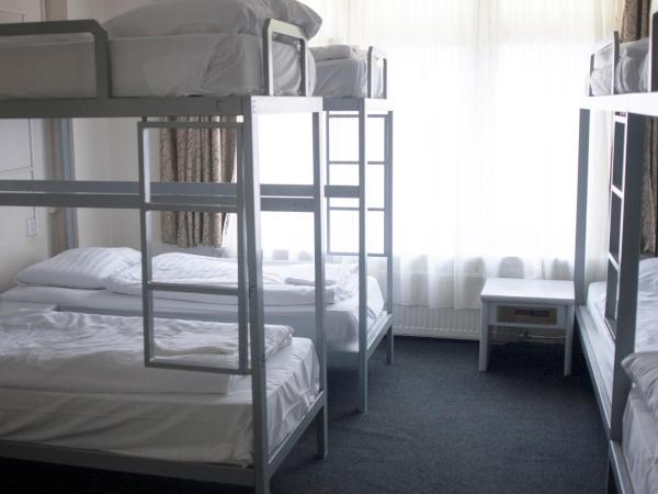 Budget Trianon Hotel : photo 2 de la chambre dortoir (8 adultes)