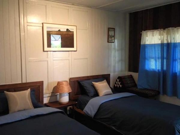Pimthong Place : photo 3 de la chambre chambre lits jumeaux avec terrasse