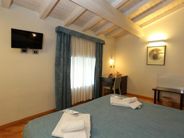 Rigel Hotel : photo 2 de la chambre chambre double