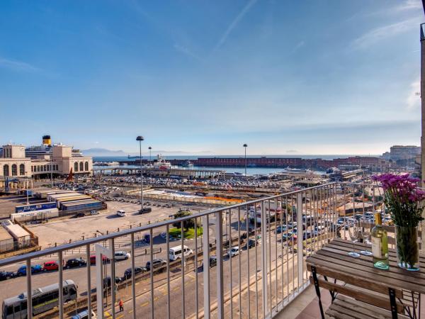 Napoli Great View B&B : photo 1 de la chambre chambre double deluxe avec balcon - vue sur mer