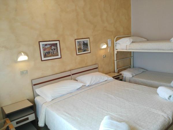 Hotel Marittimo : photo 2 de la chambre chambre quadruple