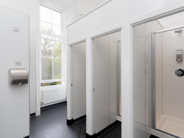 West End Hotel : photo 1 de la chambre lit dans un dortoir mixte de 24 lits