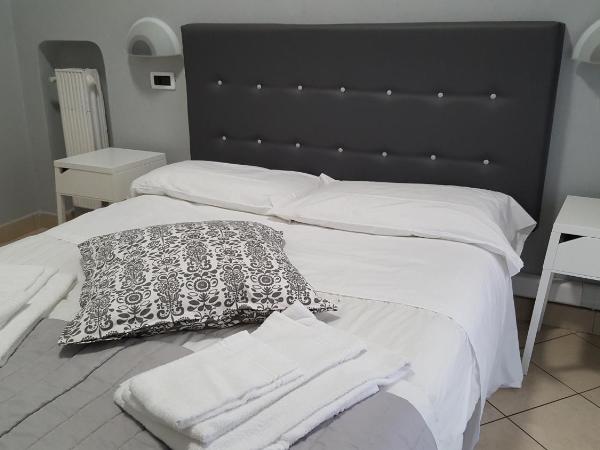Hotel Milano : photo 1 de la chambre chambre double standard avec salle de bains commune