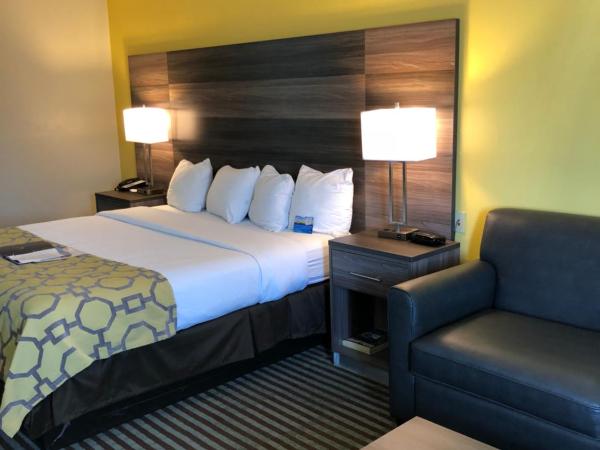 Baymont by Wyndham Oklahoma City Airport : photo 5 de la chambre chambre lit king-size deluxe - non-fumeurs