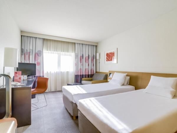 Novotel Paris Orly Rungis Aéroport : photo 1 de la chambre chambre lits jumeaux classique avec canapé-lit