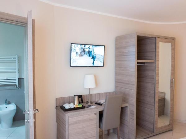 Art Suite nel Cuore di Napoli : photo 4 de la chambre chambre quadruple deluxe