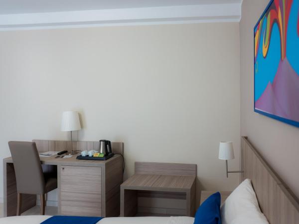 Art Suite nel Cuore di Napoli : photo 5 de la chambre chambre triple