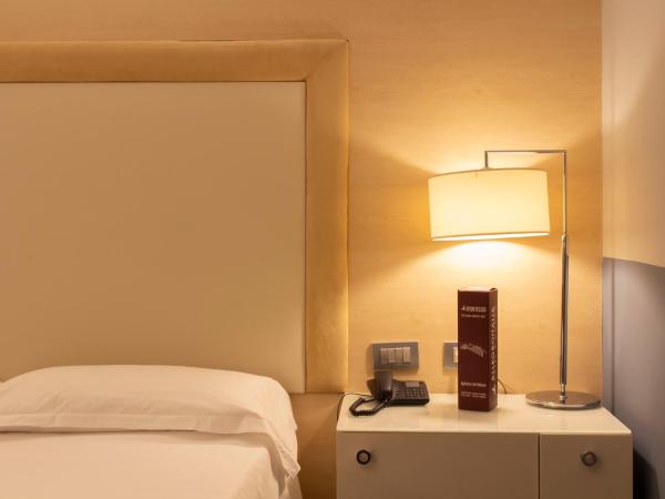 Smy Bologna Centrale : photo 3 de la chambre chambre double standard