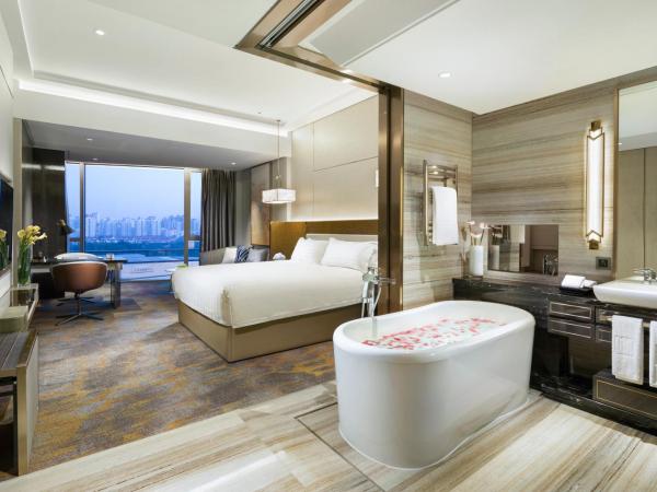 Grand Millennium Shanghai HongQiao : photo 3 de la chambre chambre king club exécutive