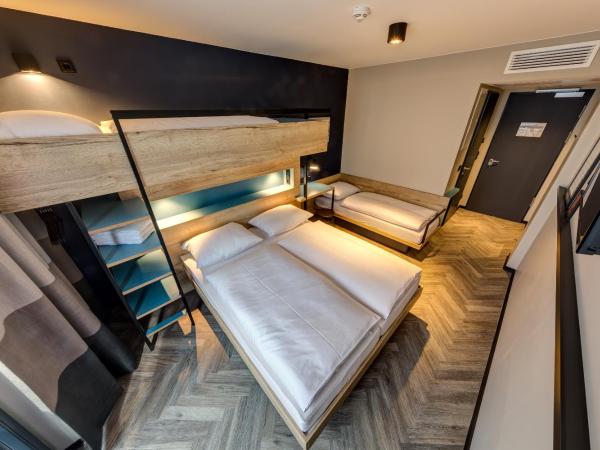 Schulz Hotel Berlin Wall at the East Side Gallery : photo 7 de la chambre chambre familiale standard