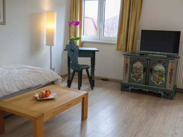 Hotel Sonnenhof - bed & breakfast & appartements : photo 7 de la chambre chambre triple avec balcon