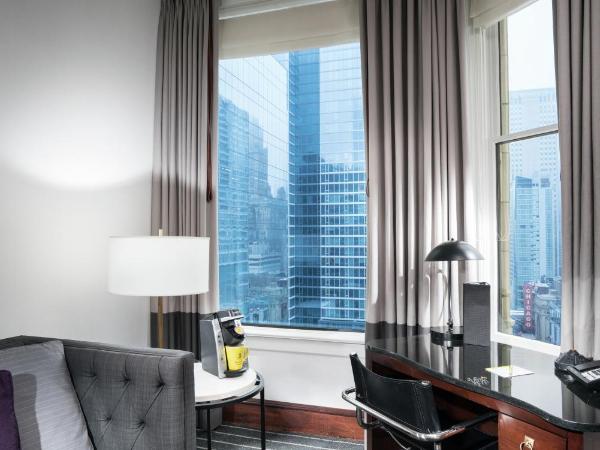 Staypineapple, An Iconic Hotel, The Loop : photo 2 de la chambre suite lit king-size millennium park
