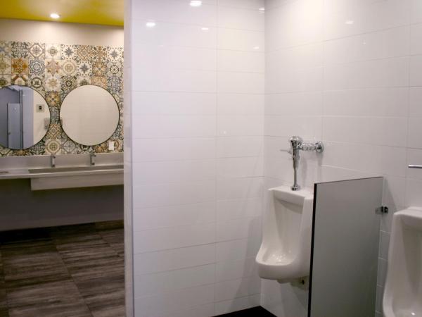 M Montreal Hostel : photo 10 de la chambre lit dans dortoir mixte de 6 lits